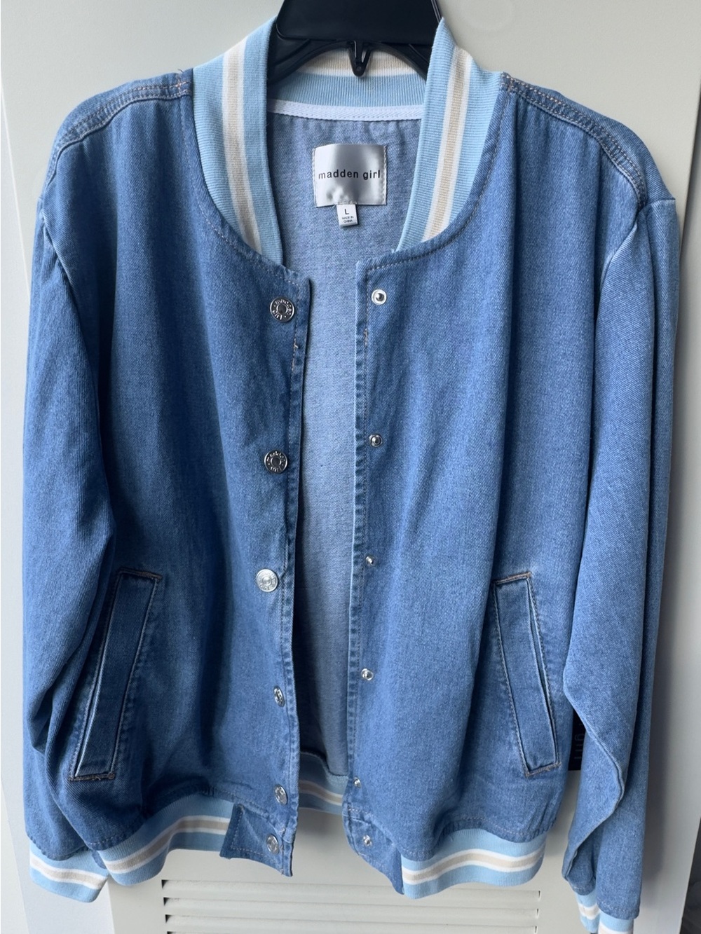 NWT Madden Girl Juniors Denim Bomber Jacket sz L -Light Wash Striped Ribbed Trim